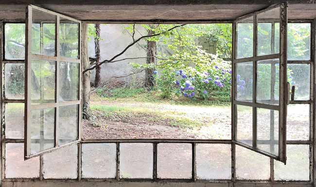 Vera Rossi, Finestra aperta - Through the Window,2018,Stampa su plexiglass,cm 75x127,edition: Tiratura di 7,Courtesy Antonia Jannone Disegni di Architettura - MIA Photo Fair